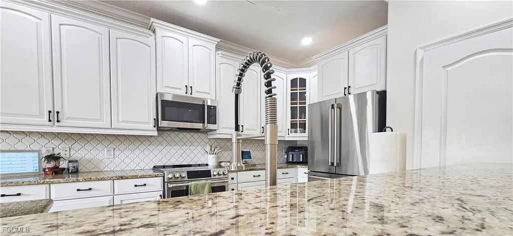 2538 Blackburn Circle Cape Coral FL 33991