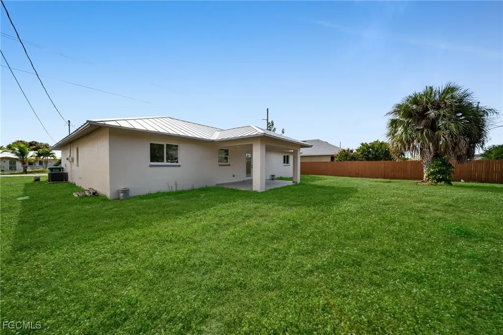 309 SE 8th Street Cape Coral FL 33990