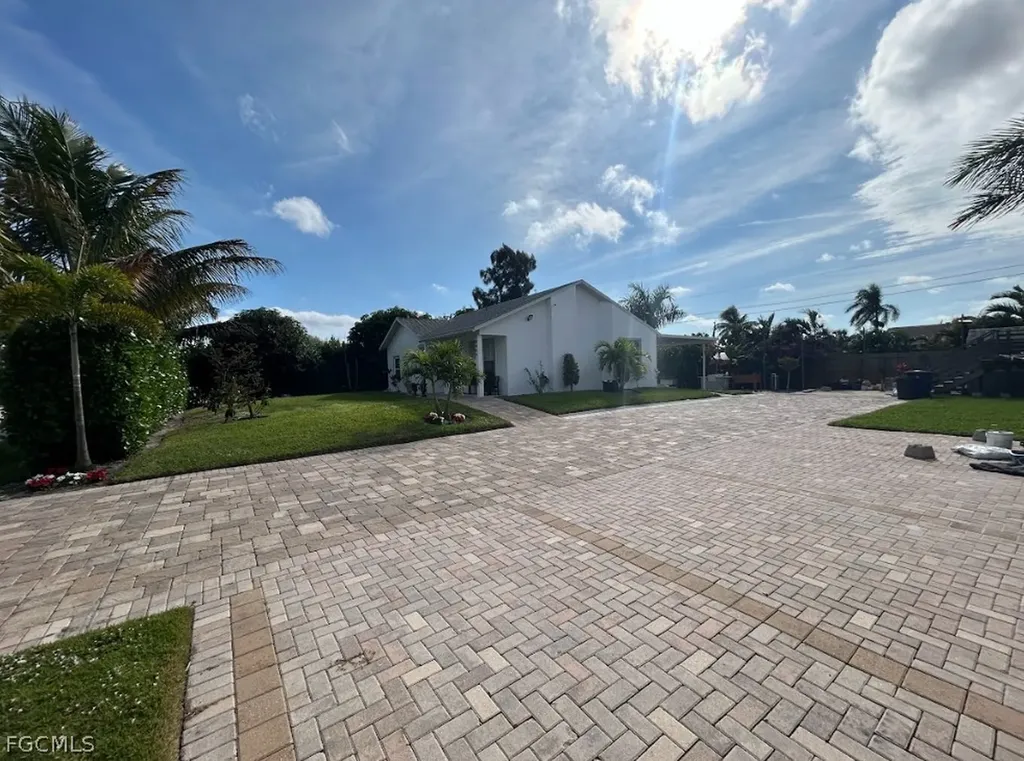 18464 Iris Road Fort Myers FL 33967