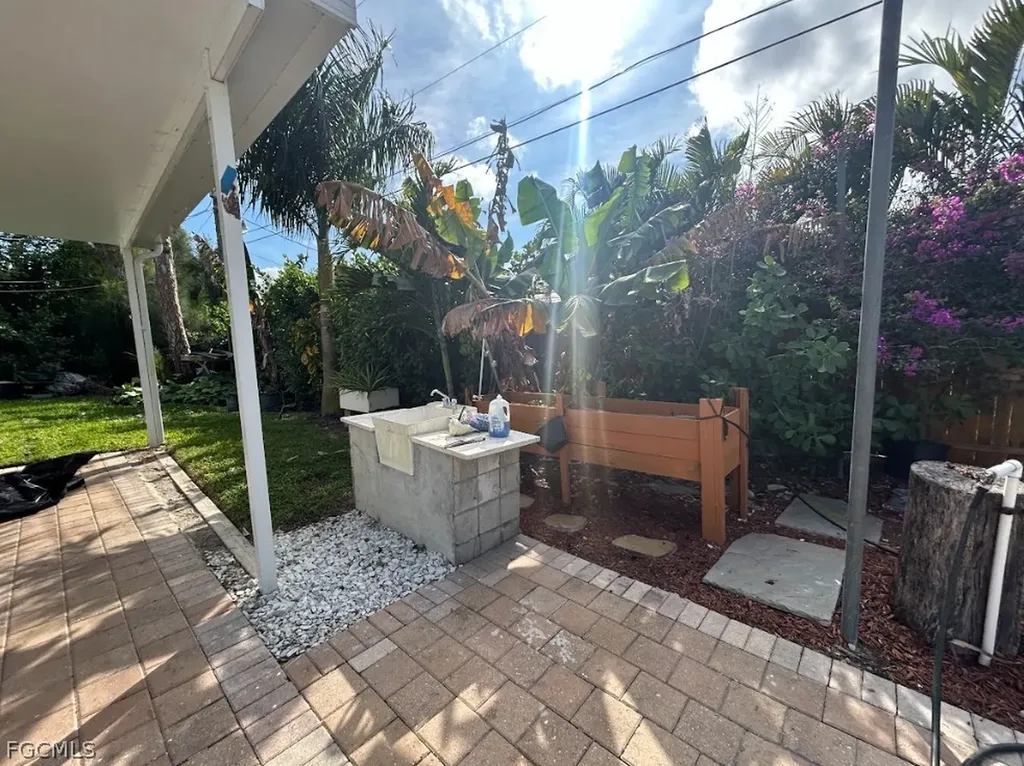 18464 Iris Road Fort Myers FL 33967