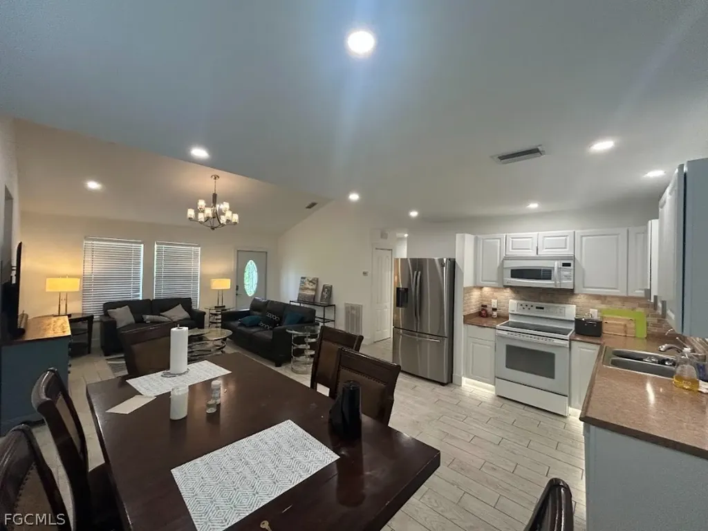 18464 Iris Road Fort Myers FL 33967