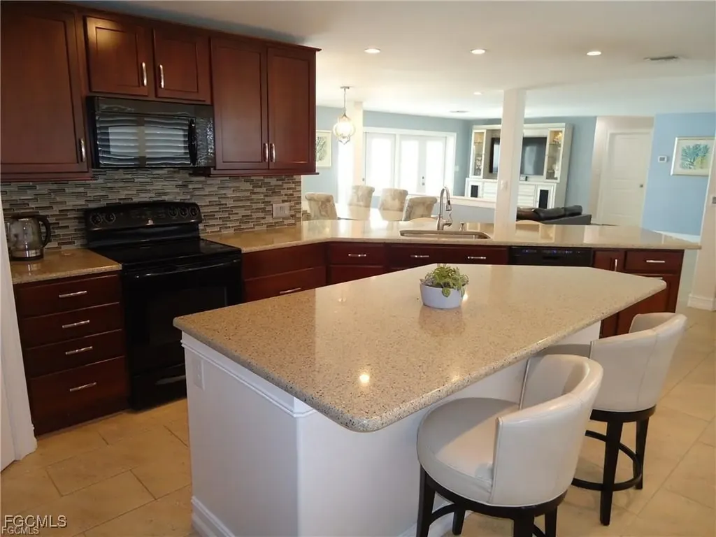 2012 SE 47th Street Cape Coral FL 33904