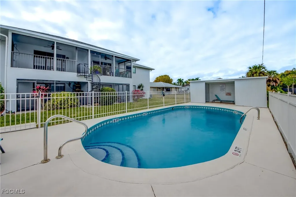 1202 Cape Coral Parkway W Cape Coral FL 33914