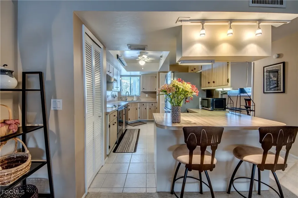 1202 Cape Coral Parkway W Cape Coral FL 33914