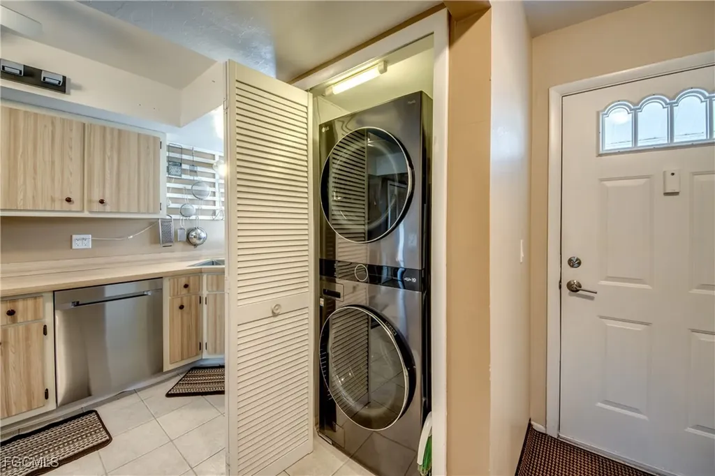 1202 Cape Coral Parkway W Cape Coral FL 33914
