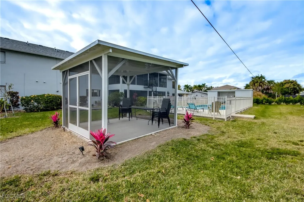 1202 Cape Coral Parkway W Cape Coral FL 33914