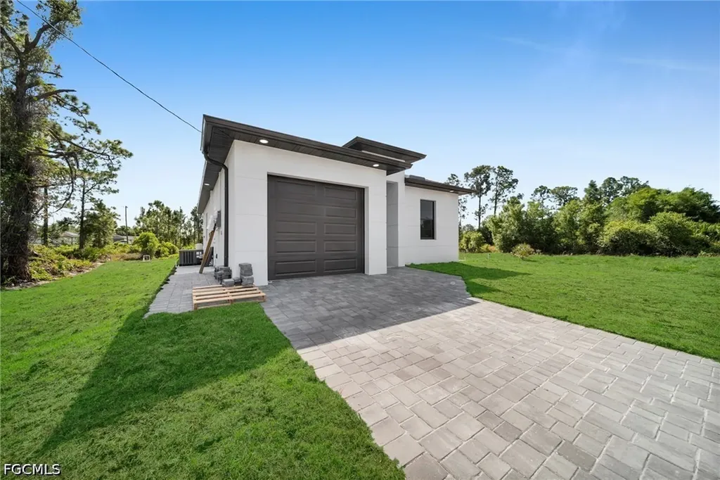 347 Columbus Boulevard S Lehigh Acres FL 33974