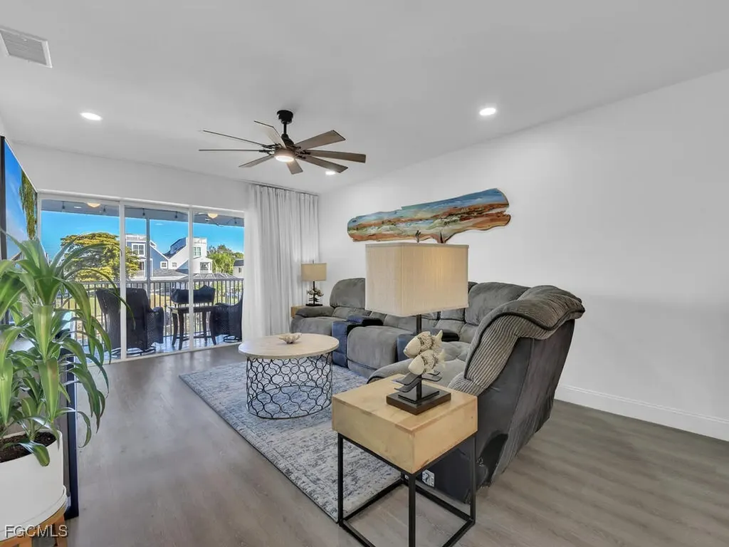 1027 SE 46th Lane Cape Coral FL 33904