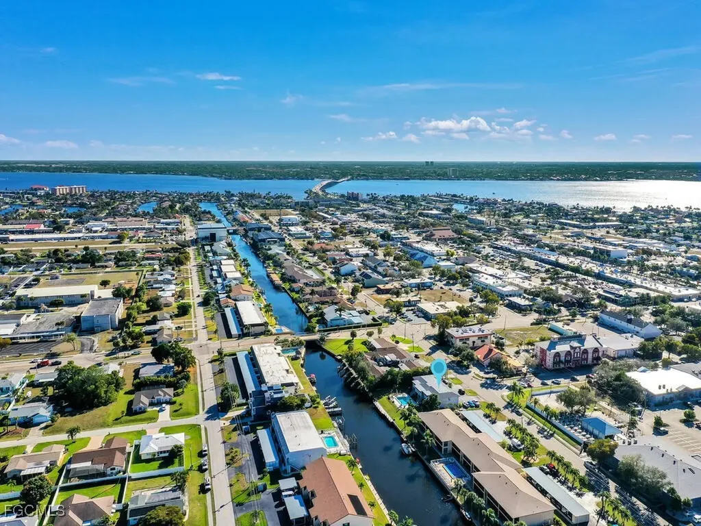 1027 SE 46th Lane Cape Coral FL 33904