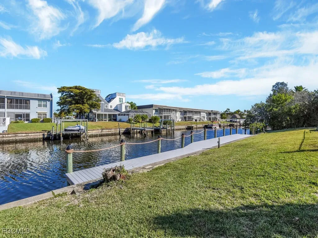 1027 SE 46th Lane Cape Coral FL 33904