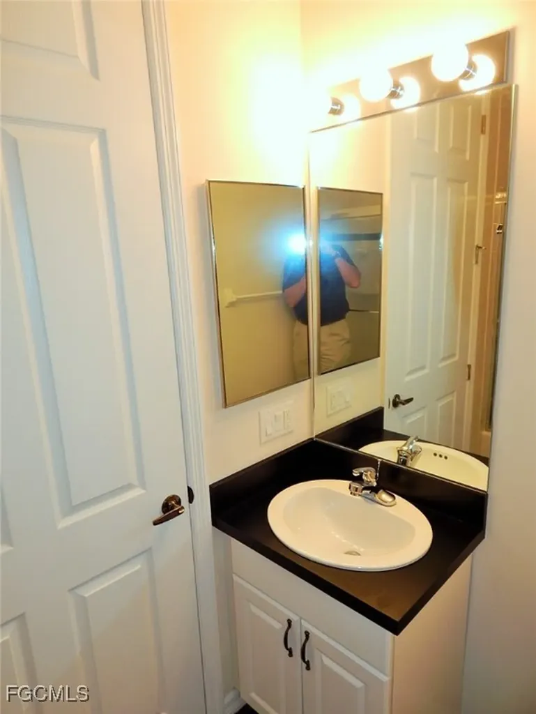 1113 Van Loon Commons Circle Cape Coral FL 33909