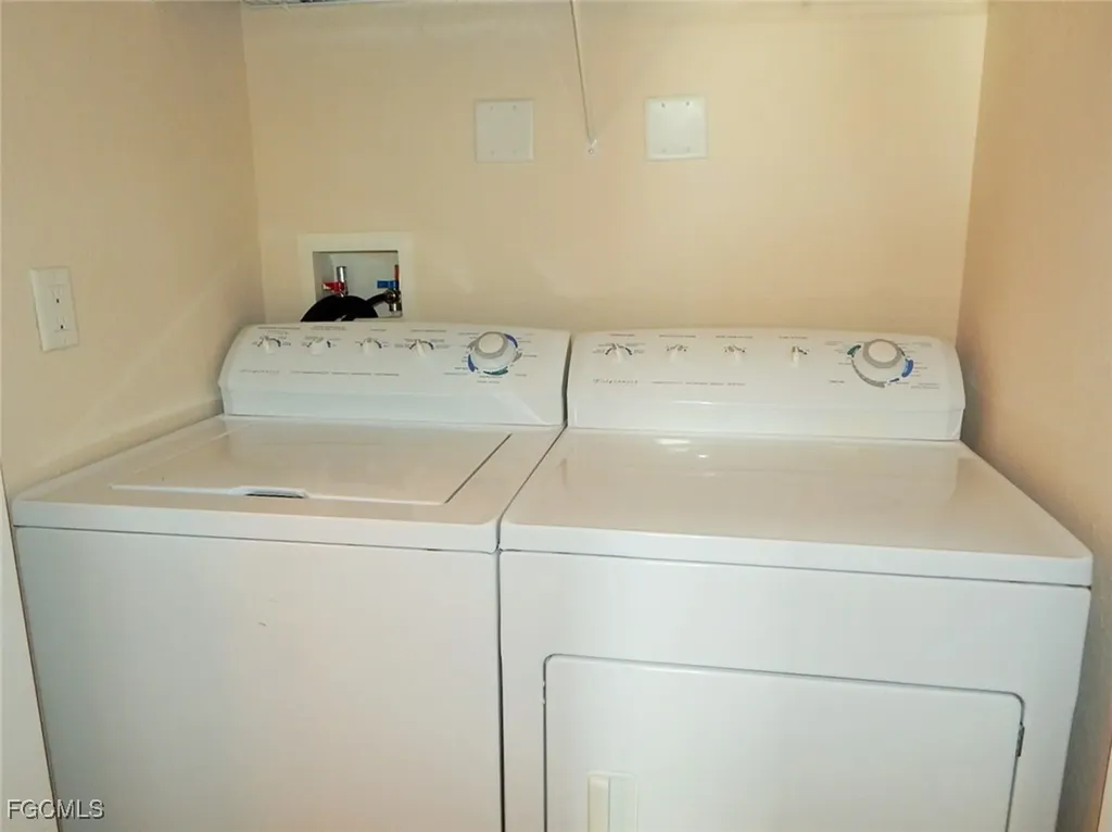1113 Van Loon Commons Circle Cape Coral FL 33909