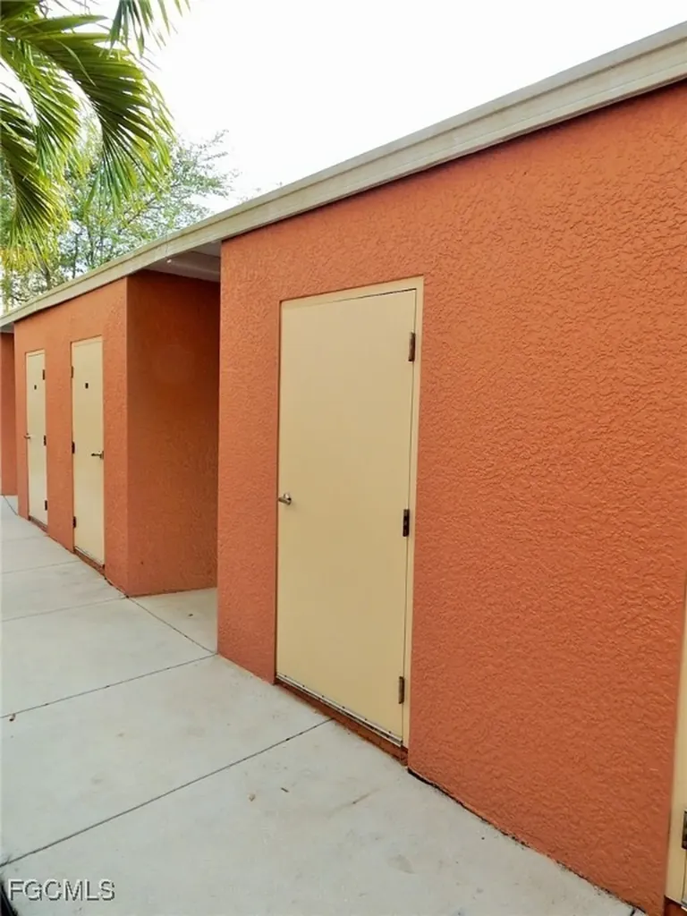 1113 Van Loon Commons Circle Cape Coral FL 33909