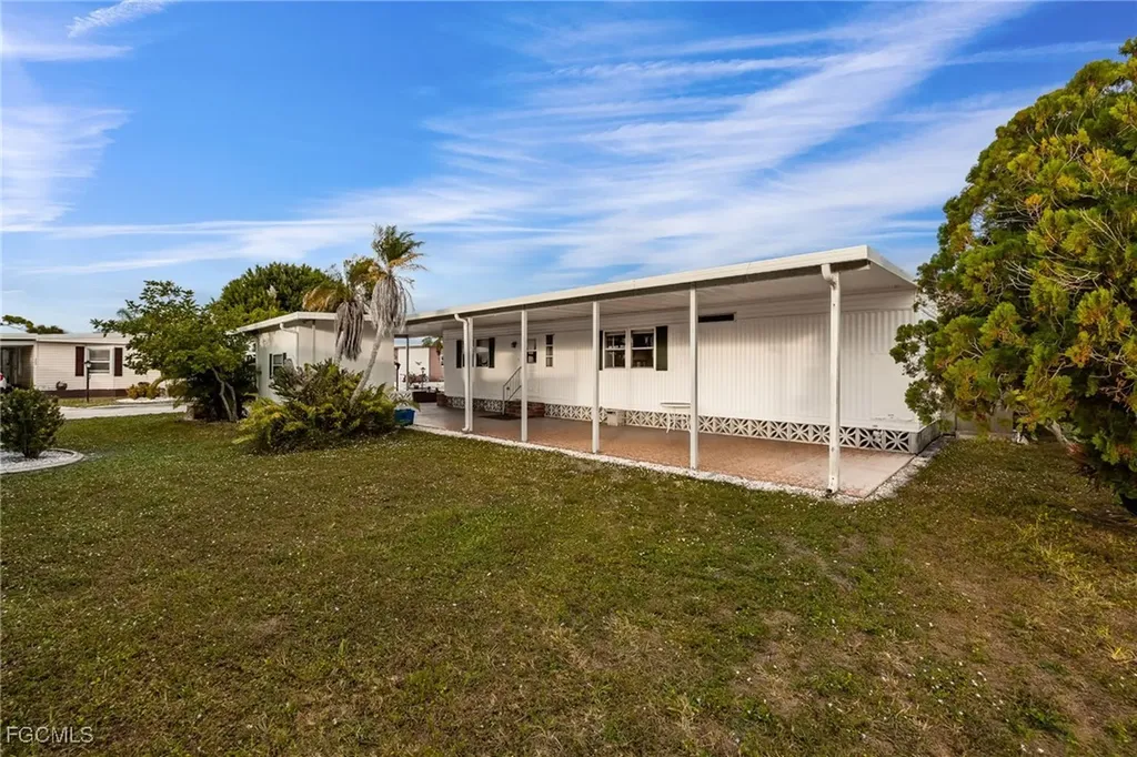 512 Crampton Lane North Fort Myers FL 33903