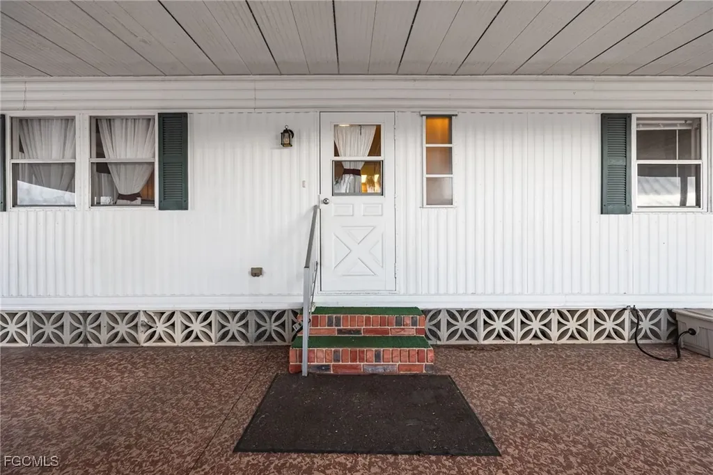 512 Crampton Lane North Fort Myers FL 33903