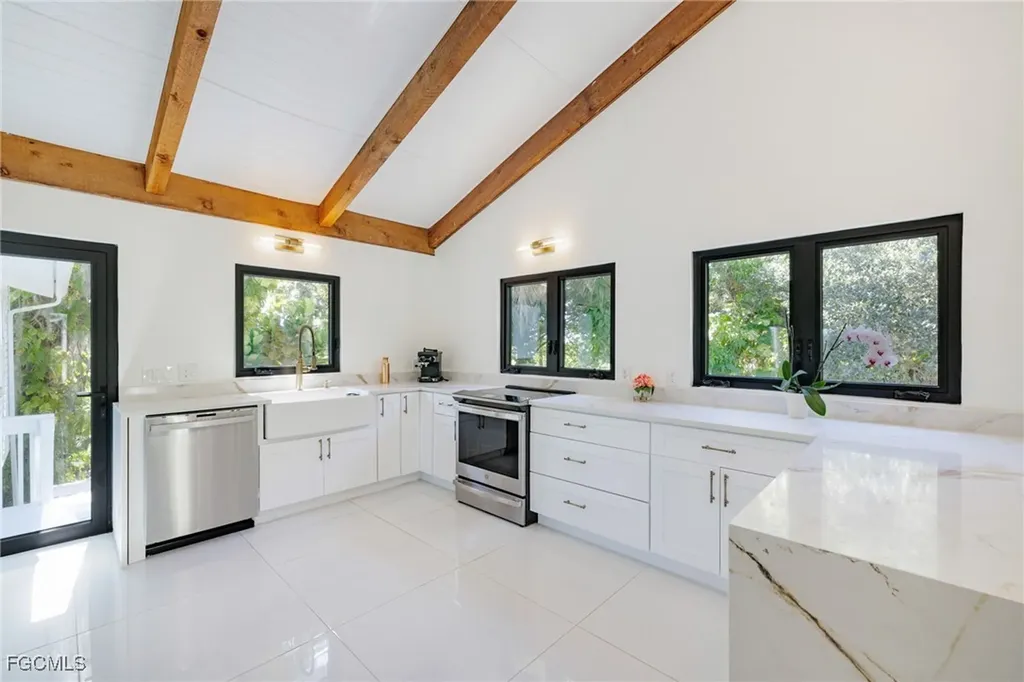 19481/483 S River Road Alva FL 33920