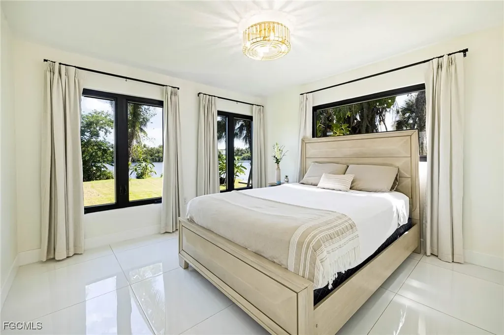 19481/483 S River Road Alva FL 33920