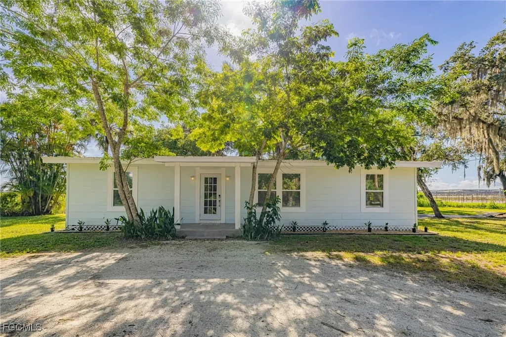 19481/483 S River Road Alva FL 33920