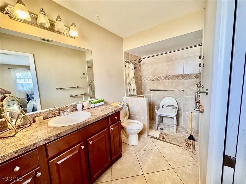 214 NE 9th Court Cape Coral FL 33909
