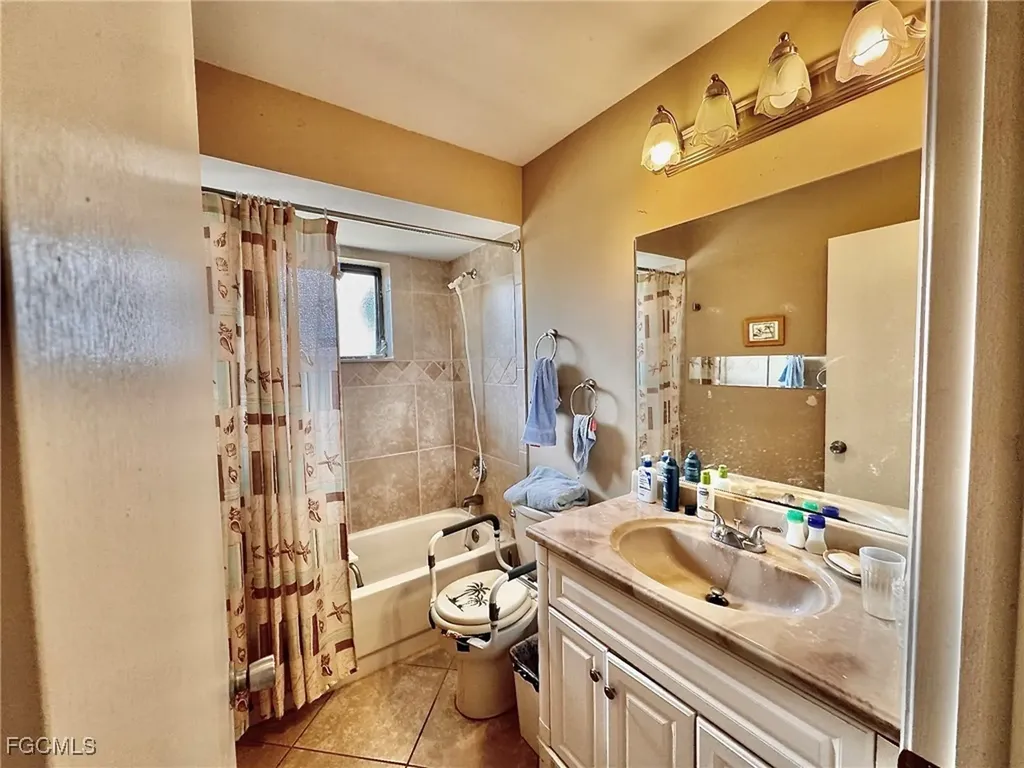 214 NE 9th Court Cape Coral FL 33909