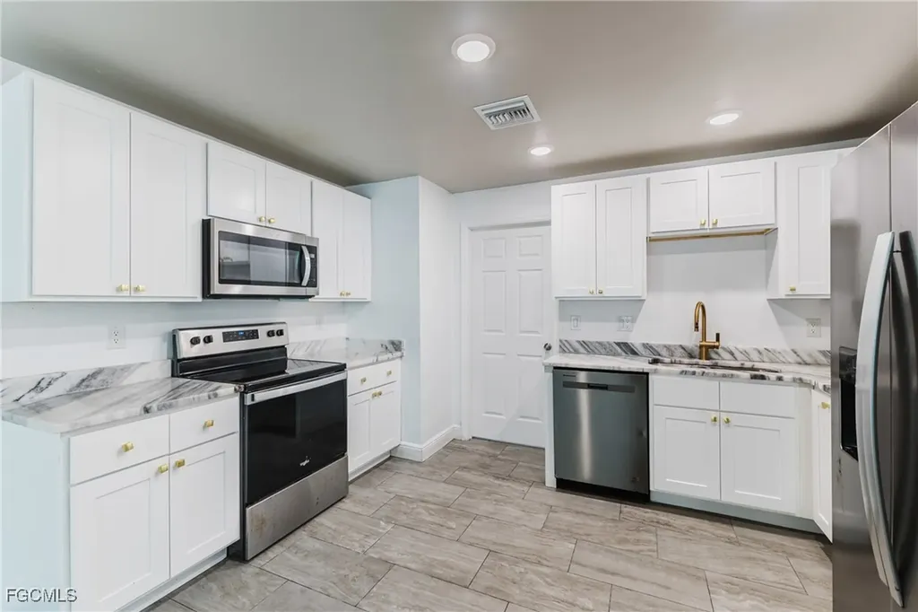 2405 Maple Avenue Fort Myers FL 33901