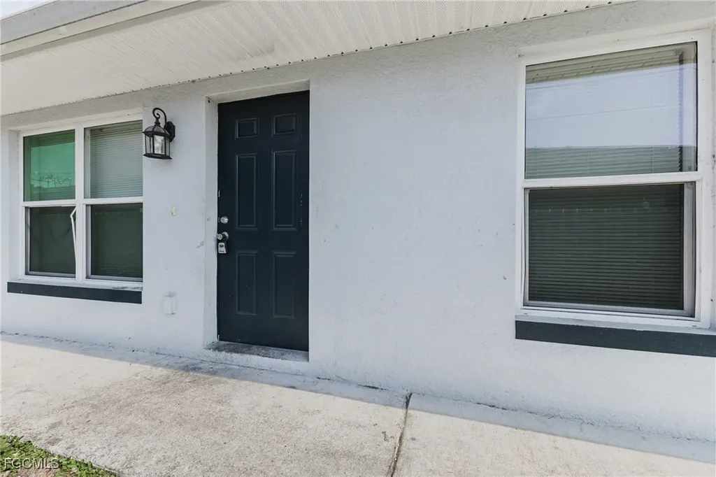 2405 Maple Avenue Fort Myers FL 33901