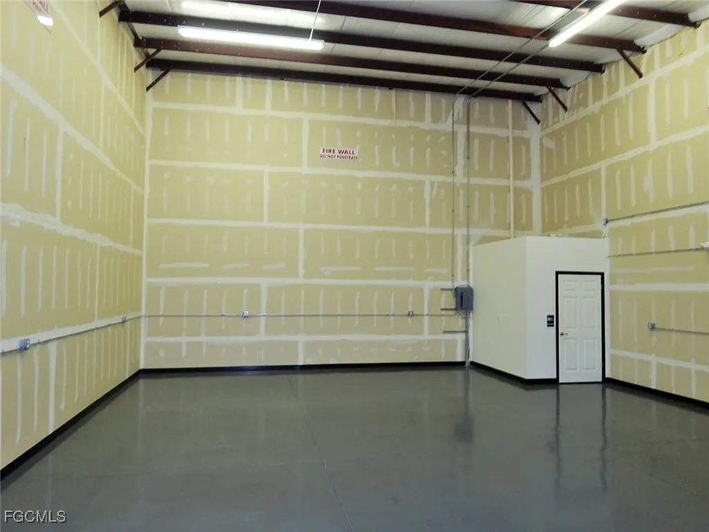 909 NE 27th Lane Cape Coral FL 33909