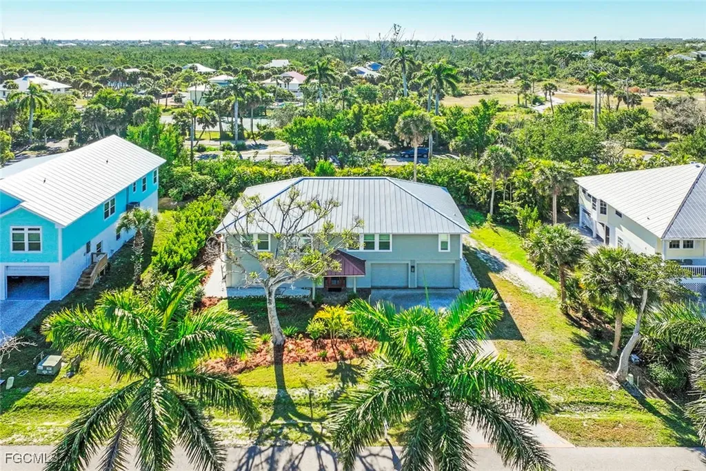 1890 Farm Trail Sanibel FL 33957
