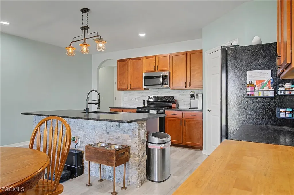 2613 Manzilla Lane Cape Coral FL 33909