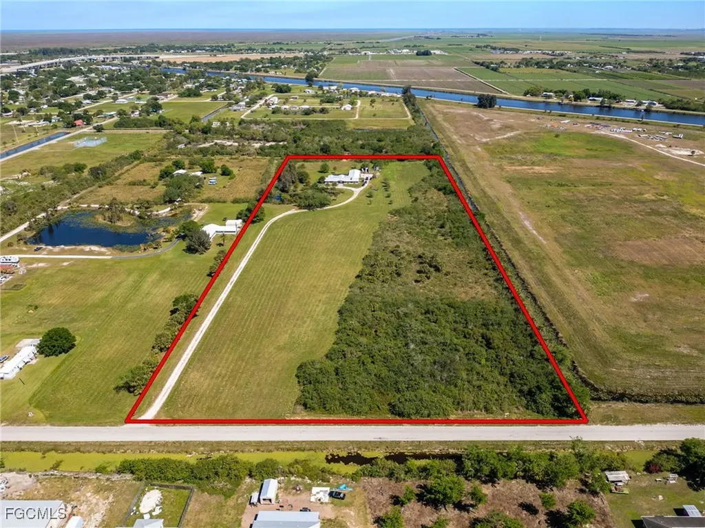 1085 West Avenue Moore Haven FL 33471