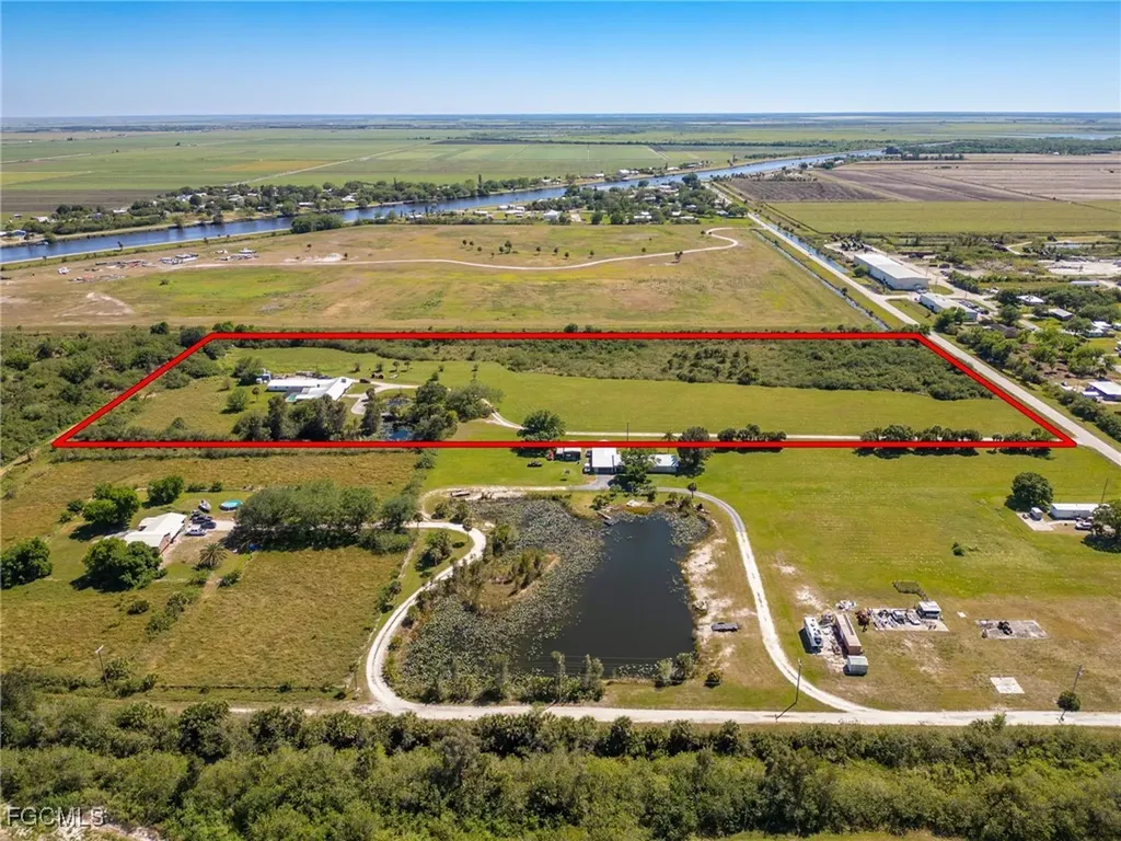 1085 West Avenue Moore Haven FL 33471
