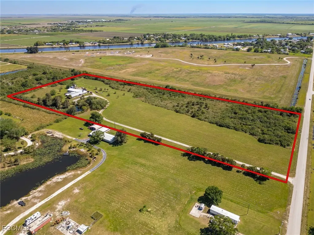 1085 West Avenue Moore Haven FL 33471