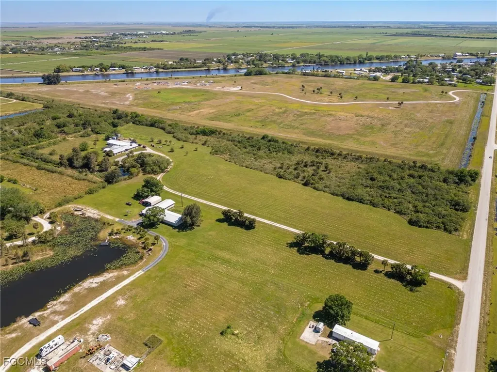 1085 West Avenue Moore Haven FL 33471