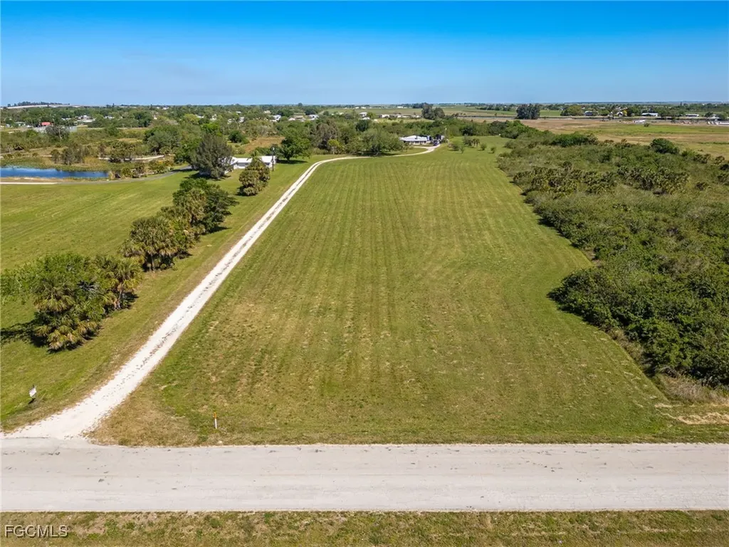 1085 West Avenue Moore Haven FL 33471
