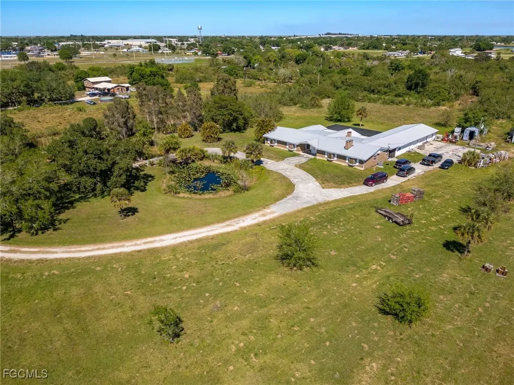 1085 West Avenue Moore Haven FL 33471