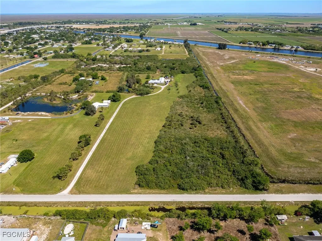 1085 West Avenue Moore Haven FL 33471