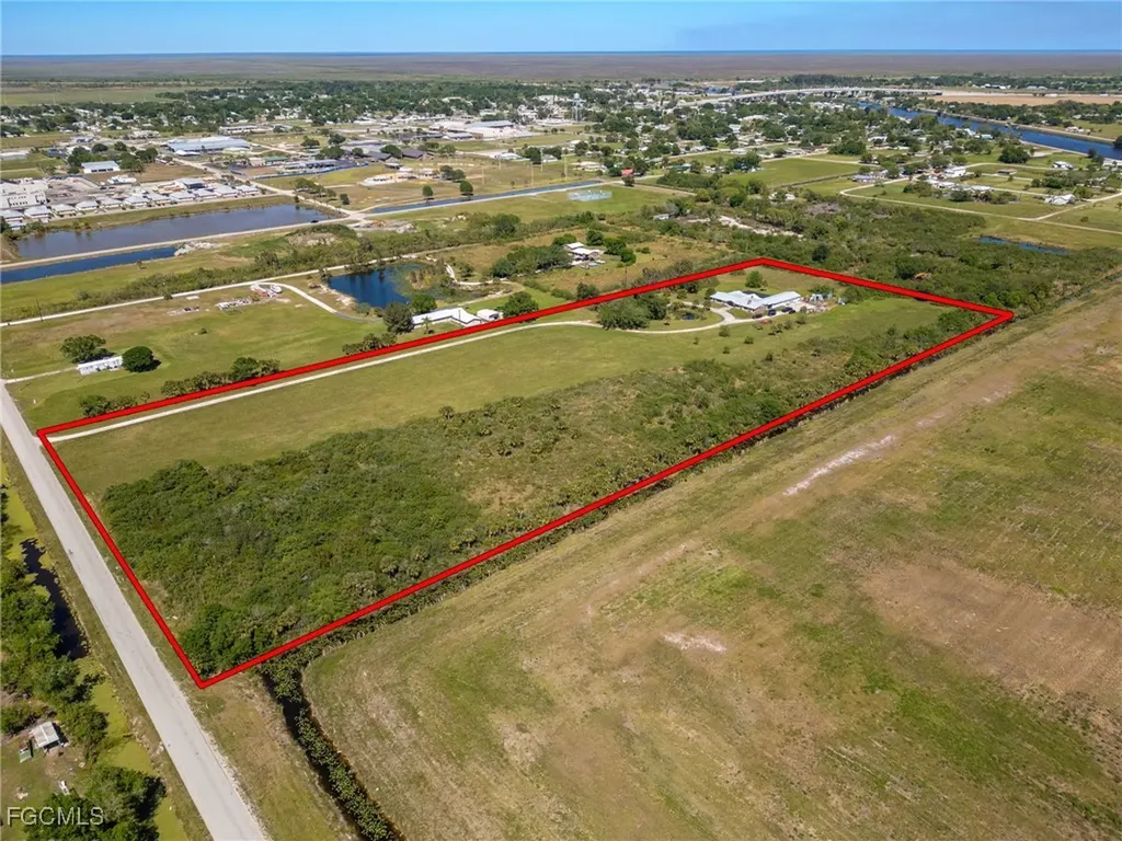 1085 West Avenue Moore Haven FL 33471