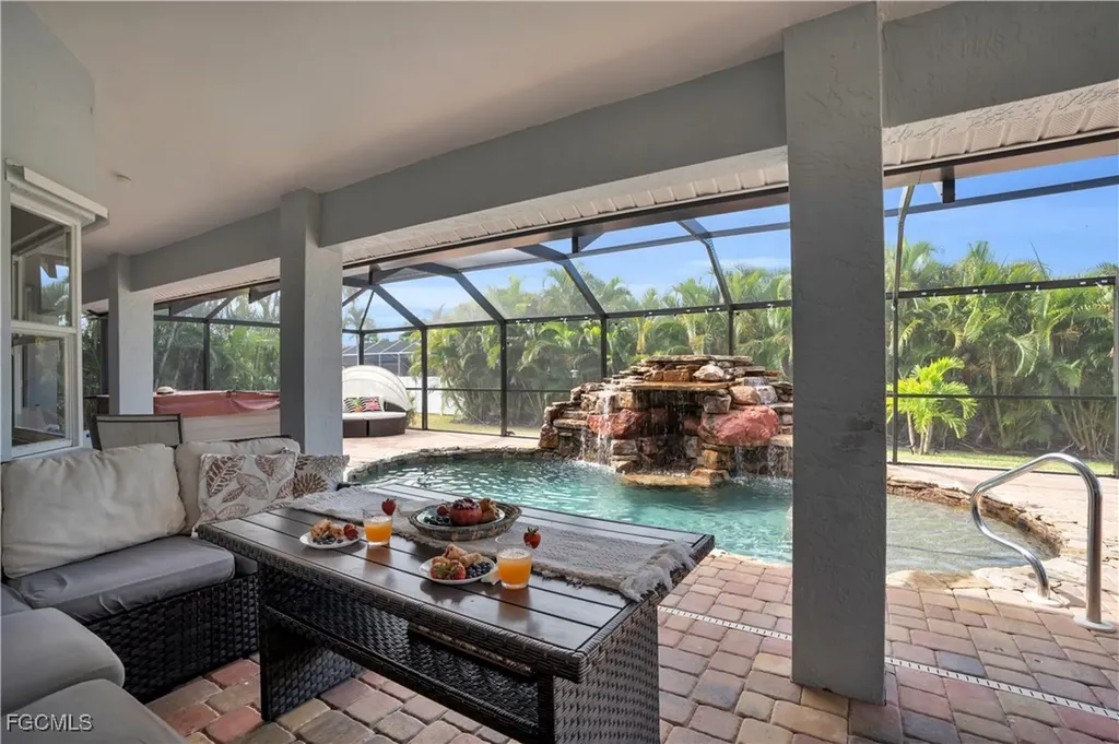 2724 Cape Coral Parkway W Cape Coral FL 33914