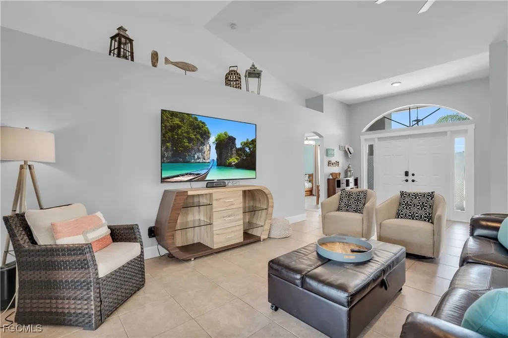2724 Cape Coral Parkway W Cape Coral FL 33914