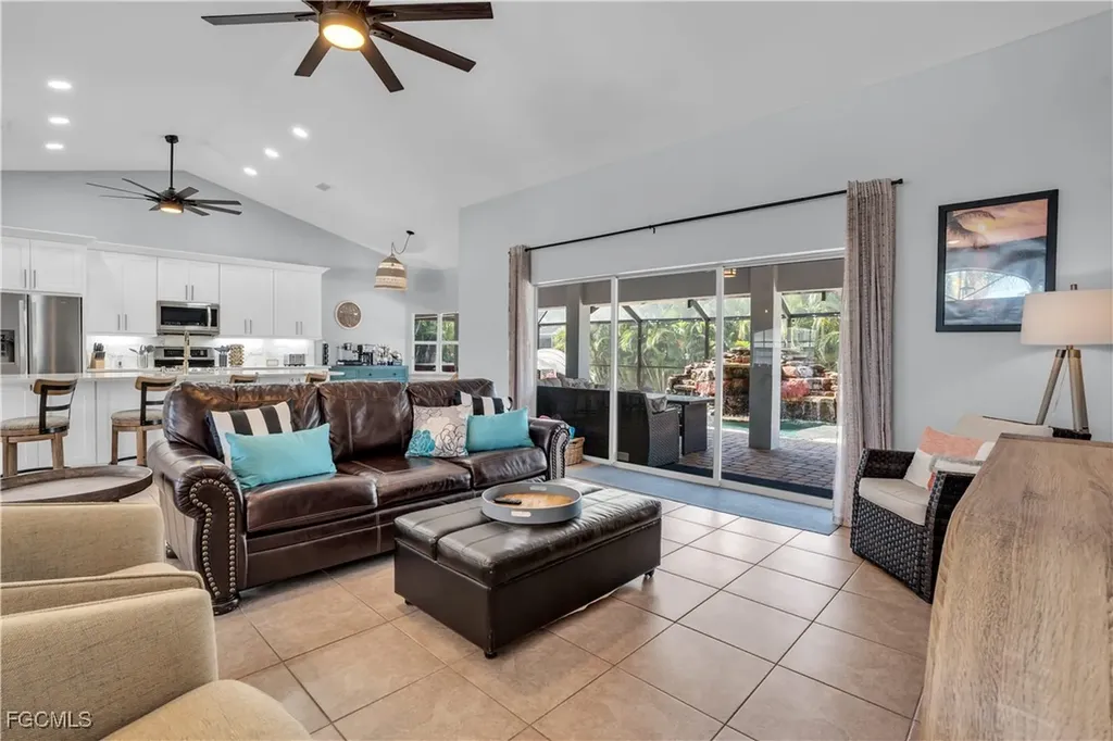 2724 Cape Coral Parkway W Cape Coral FL 33914