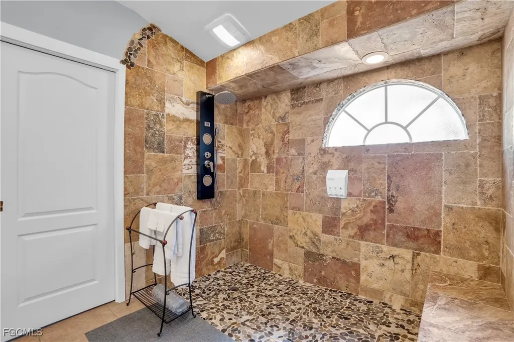 2724 Cape Coral Parkway W Cape Coral FL 33914