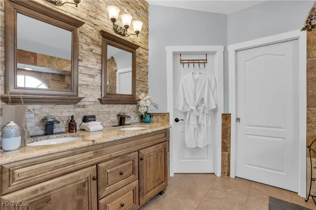 2724 Cape Coral Parkway W Cape Coral FL 33914