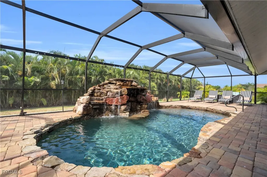 2724 Cape Coral Parkway W Cape Coral FL 33914