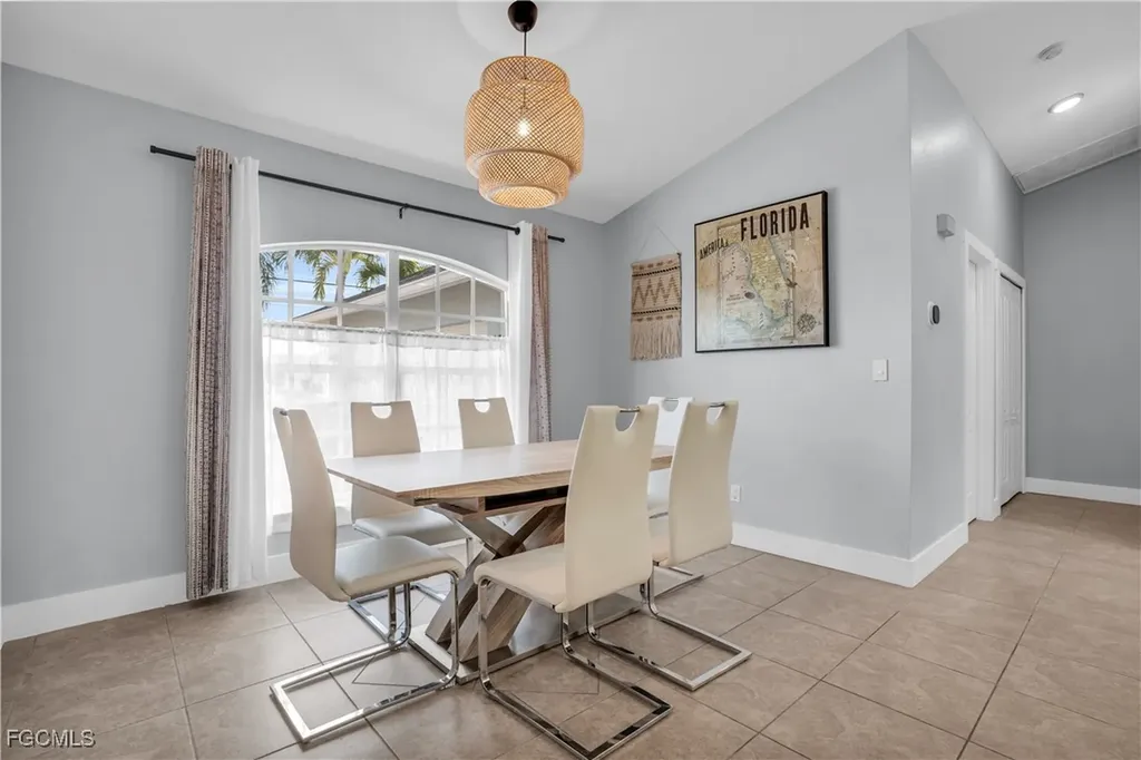 2724 Cape Coral Parkway W Cape Coral FL 33914