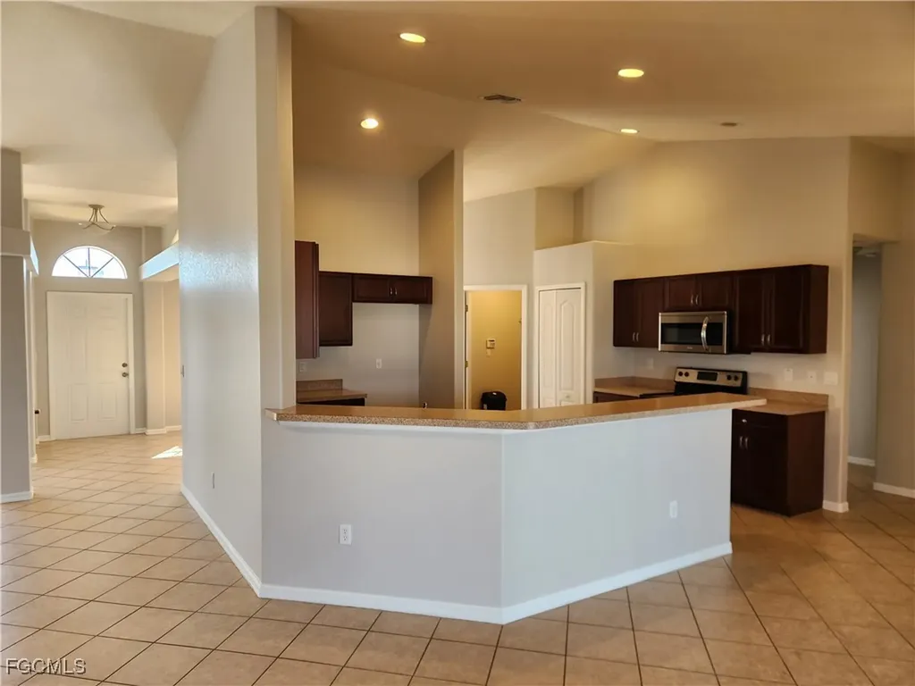 2513 NW 28th Street Cape Coral FL 33993