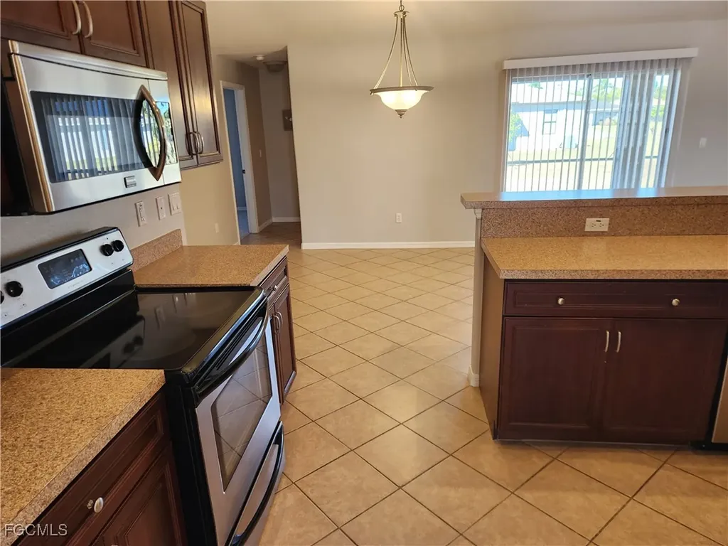 2513 NW 28th Street Cape Coral FL 33993