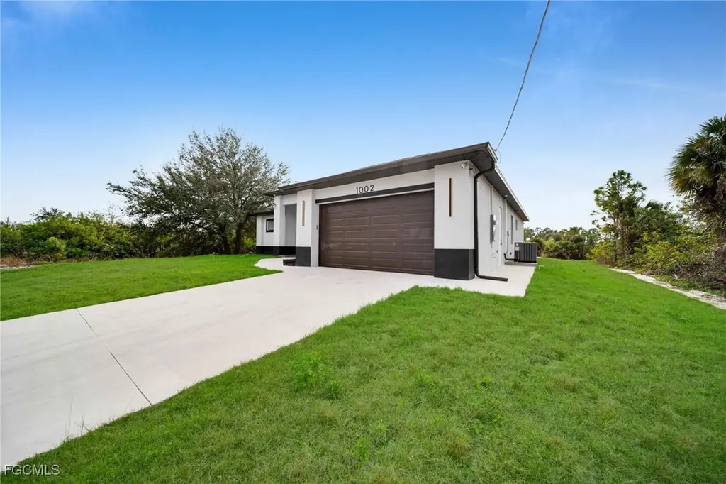 1002 Kanuga Street E Lehigh Acres FL 33974