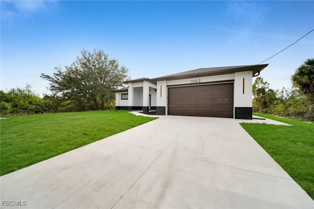 1002 Kanuga Street E Lehigh Acres FL 33974