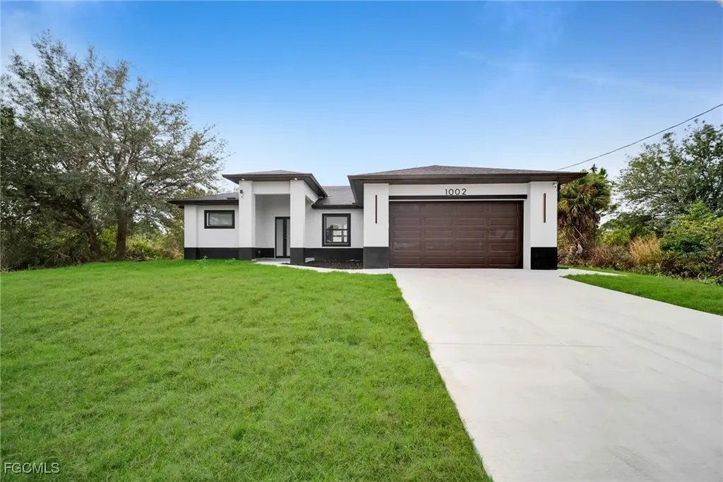 1002 Kanuga Street E Lehigh Acres FL 33974