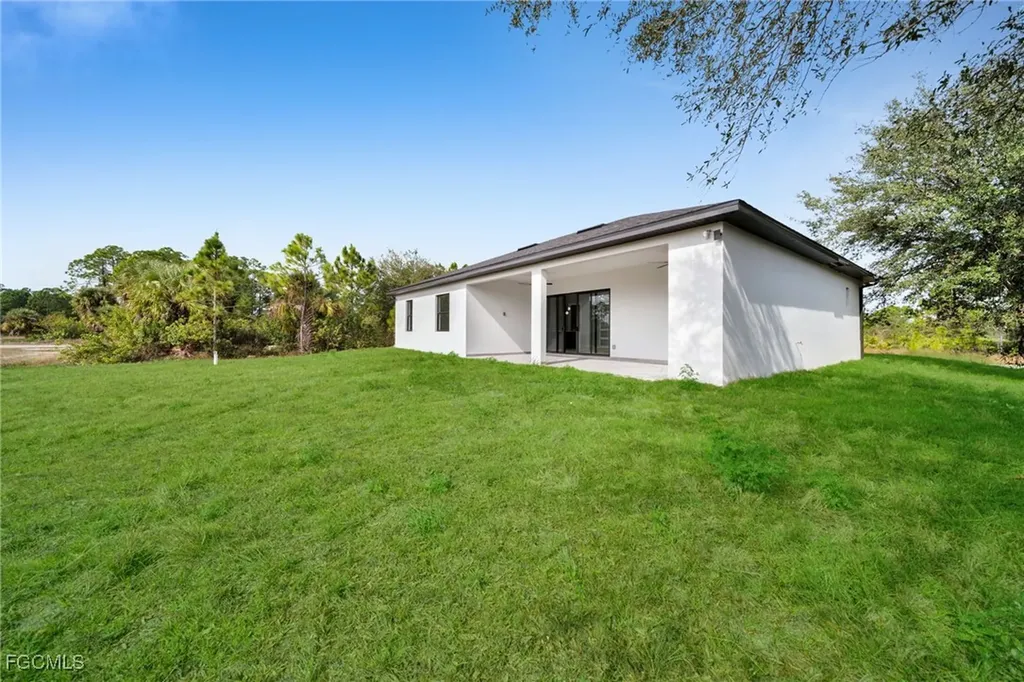 1002 Kanuga Street E Lehigh Acres FL 33974